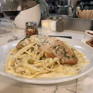 Chicken Alfredo pasta