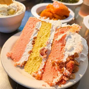 Strawberry crunch cake