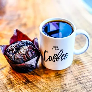 Double Chocolate Chunk muffin and a Magnolia Blend coffee.