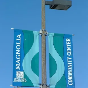 a street sign for magnolia farmers