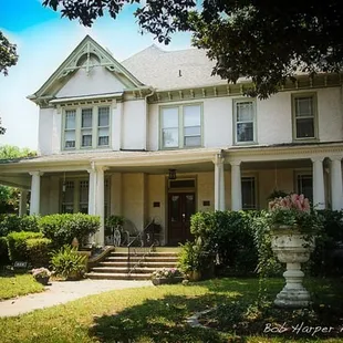 Historic Magnolia House Inn &amp; The Wedding Chapel