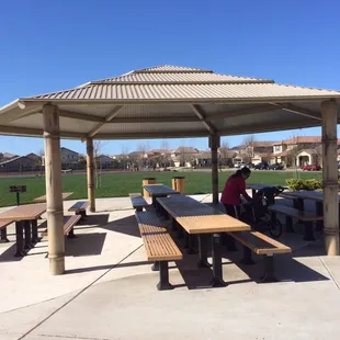 Covered picnic area w/ 1 grill