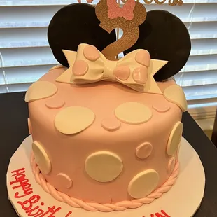 a minnie mouse cake