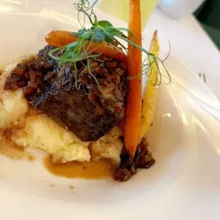 Braised beef short rib with buttermilk mashed potatoes