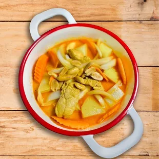 32.Massaman Curry
Potatoes, carrots, onions and peanuts in a rich flavored Thai Massaman curry sauce.