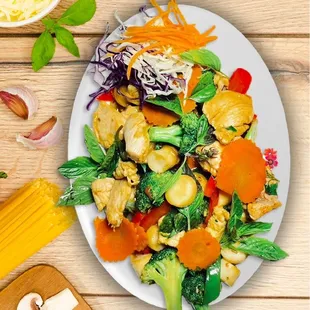 35. Sweet Basil Stir Fry
Mushrooms, bell pepper, onion, broccoli, carrot and sweet basil stir fried with our homemade special sauce.