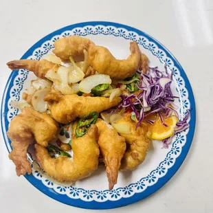 15. Salt &amp; Pepper Shrimp
 Deep-fried shrimp in tempura batter, onions, green onions, jalapeo topped with salt &amp; black pepper.