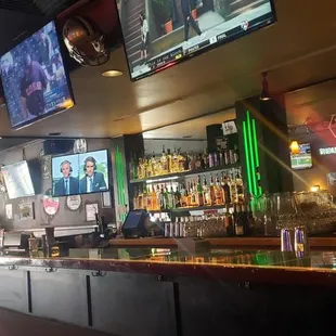 Best sports bar: watch baseball,  golf, Nascar, soccer.  The best.