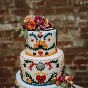 Floral details David added to my wedding cake (Photographer: Photography and design by Lauren)