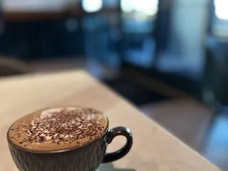 La Luna Tea and Dessert Bar