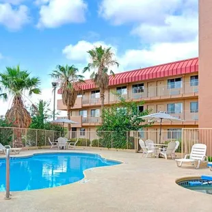 MH ElPasoWest ElPaso TX Property OutdoorPool