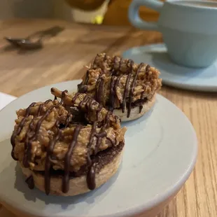 I know a Girl Scout cookie when I see one.