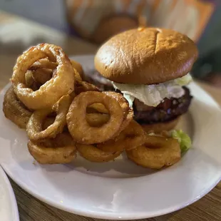 Bacon cheeseburger with onion rings