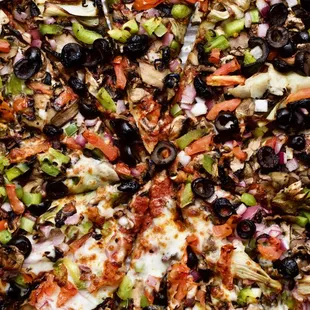 🥦🍕Veggie Pizza half w/ and half w/o cheese ($25/lg)🥦🍕