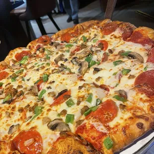 16" hand tossed deluxe!