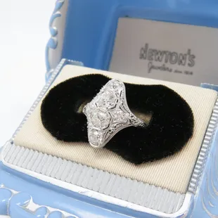 Antique Art Deco filigree diamond and platinum dinner ring.