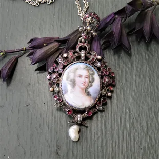Antique Georgian era portrait pendant!