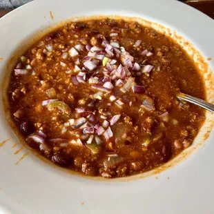 Chili without cheese with fresh onion.
