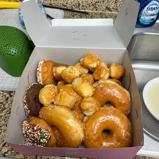 - 4 glazed  - 2 chocolate twists -  3 sprinkles  - donut holes
