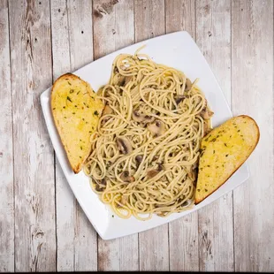 Spaghetti garlic butter and mushroom