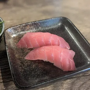 Tuna nigiri