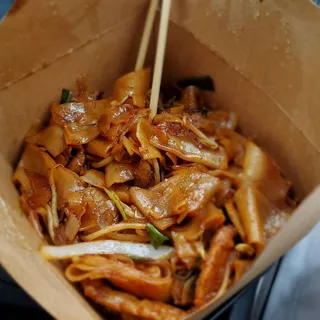 Wok-Fried Beef Flat Noodle