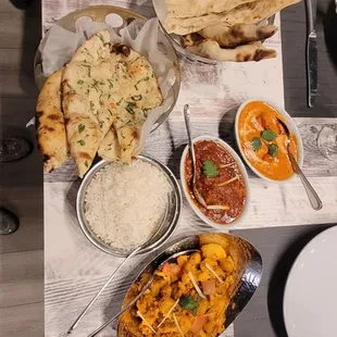 Butter chicken and garlic naan