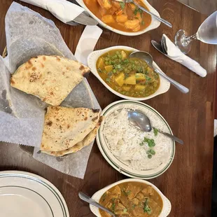 Prawn vindaloo, Aloo Matter, Chicken Mushroom Masala, rice and Garlic Naan