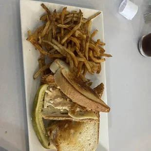 Mahi mahi Reuben