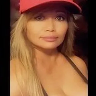 Nikki S.