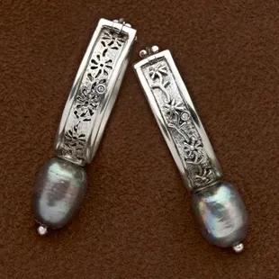 Beautiful flower garland sterling silver hoops with black pearl detail. Lever backs.