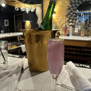 Michael Jackson&apos;s Billie Jean (French 75ish cocktail)