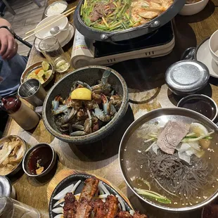 Cold soy sauce marinated crab, pork ribs, tendon soup, cold noodles