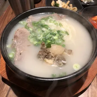 3. Ox Combination Soup / 특설렁탕 / 综合