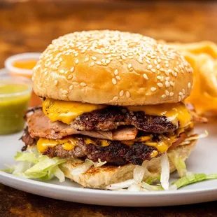 Burger w duros and salsa