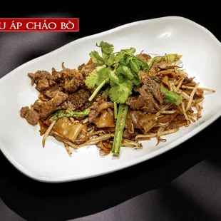 Hủ tiếu áp chảo bò