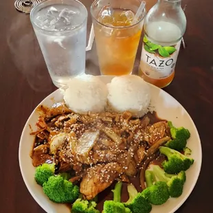 Steaming hot Thai Teriyaki with Chicken (you can see the stream if you zoom in on the drinks)