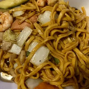 L5. Shrimp Lo Mein