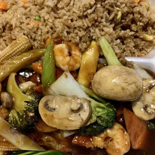 S1. Shrimp with Mixed Vegetables and fried rice