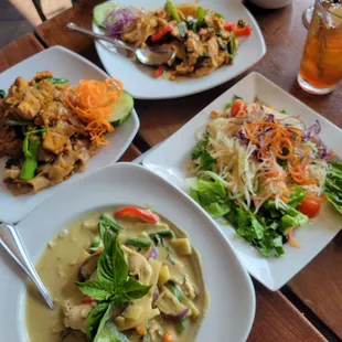 Pad See Ew /Chicken Bad / Papaya Salad / Chicken Green Curry
