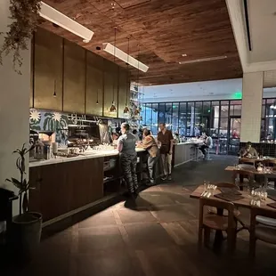 Dining bar