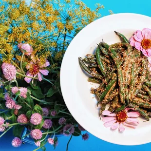 Grilled green beans with benne seeds