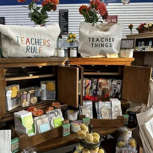 Get you teachers thank you gifts here!