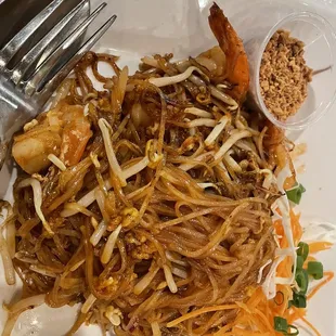 Shrimp pad thai