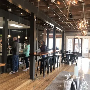 Beautiful interior, good social distancing &amp; masking