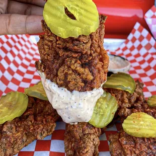 food, chicken wings and fried chicken