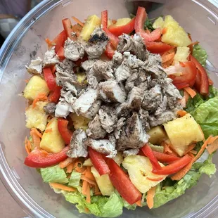 Caribbean salad with Jerk Chicken (before)