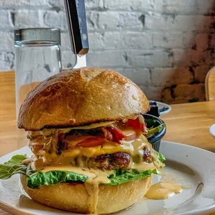 Main house burger WOW