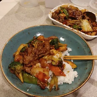 a bowl of rice and a bowl of beef and broccoli