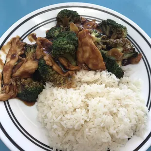 Small order of chicken with broccoli. Was pretty good.